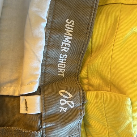 Two pair of shorts gap   Size 8R.    One pair yellow , one pair beige. - Picture 4 of 6